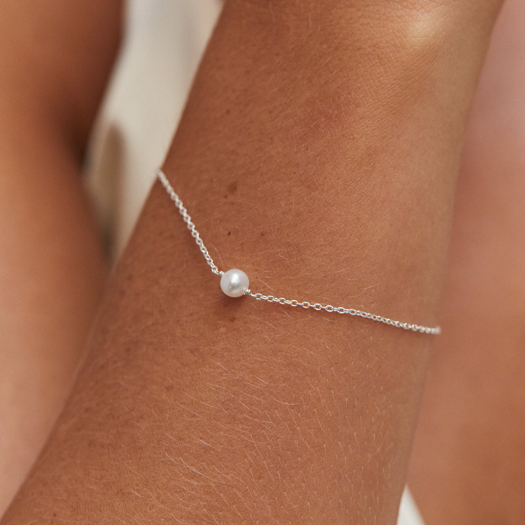 Silver single pearl bracelet close up on a wrist