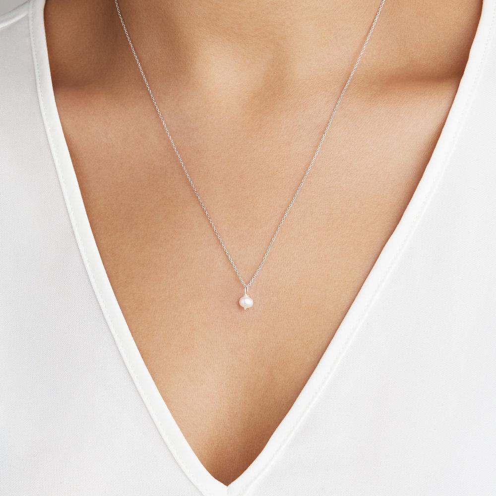 White Gold Single Pearl Necklace